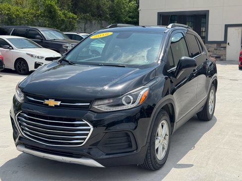 Used 2018 Chevrolet Trax LT FWD image 2