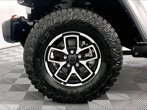 Used 2025 Jeep Wrangler Unlimited Rubicon AWD/4WD image 8