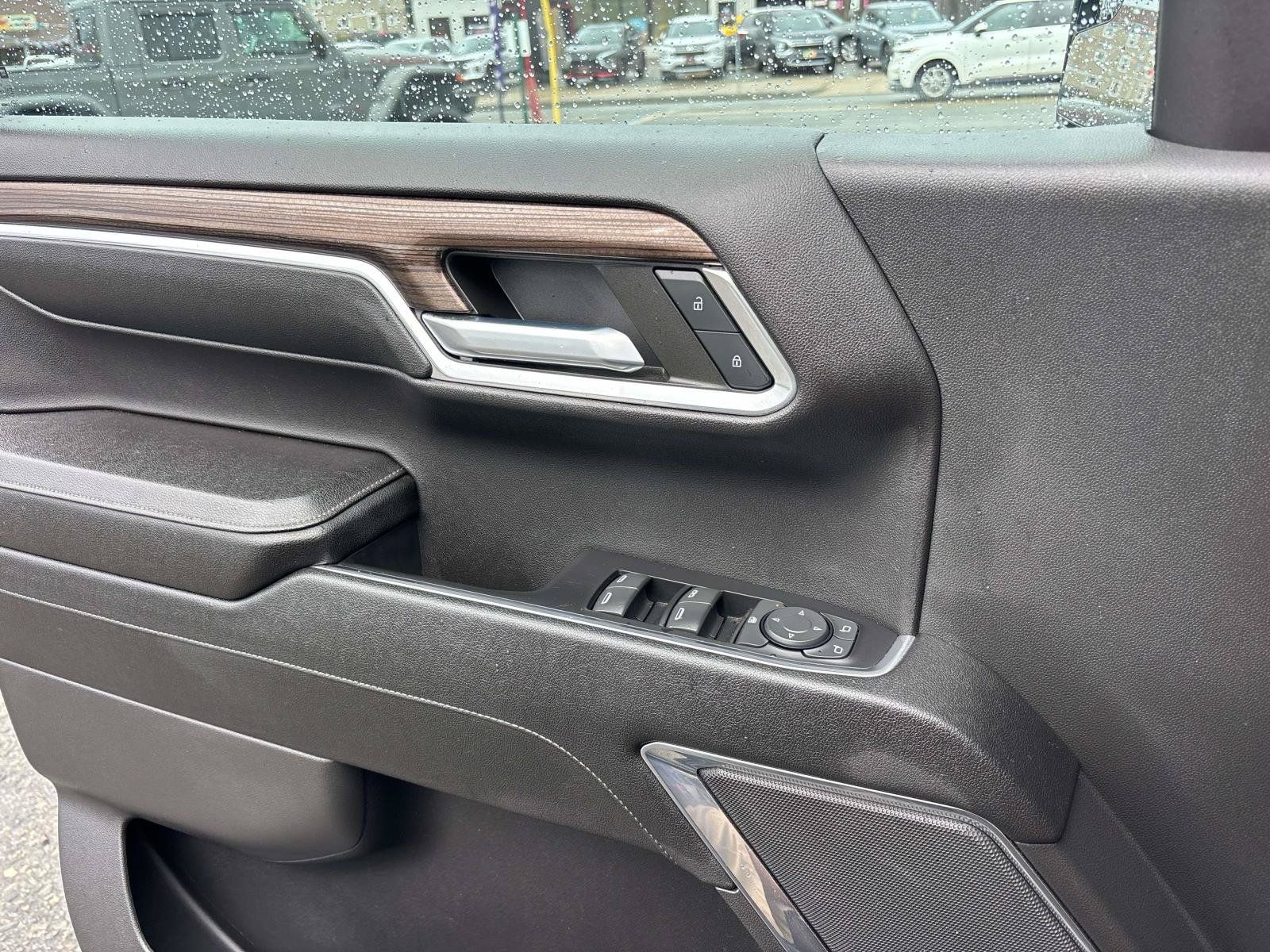 Used 2023 Chevrolet Silverado 1500 LT AWD/4WD image 16