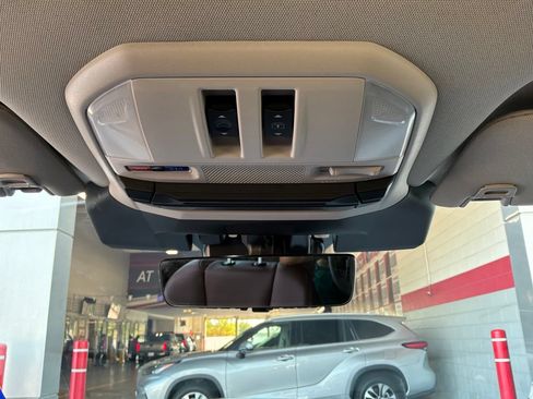 Used 2024 Subaru Ascent Touring w/ Popular Package #2 AWD/4WD image 21