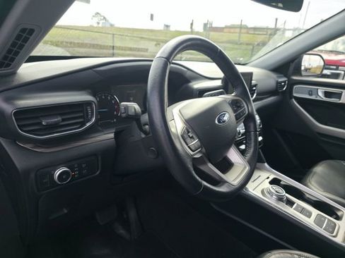 Used 2022 Ford Explorer Limited w/ Equipment Group 301A image 11