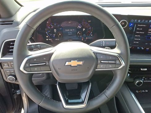 Used 2025 Chevrolet Tahoe Premier AWD/4WD image 16