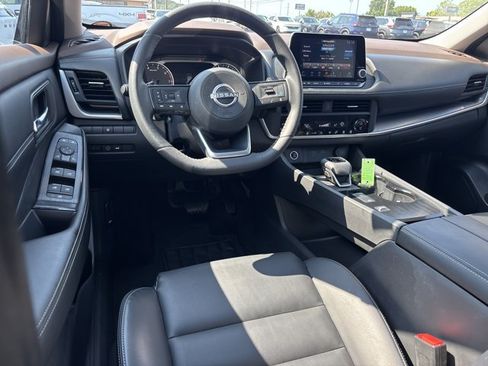 Certified 2023 Nissan Rogue SV w/ SV Premium B Package FWD image 16