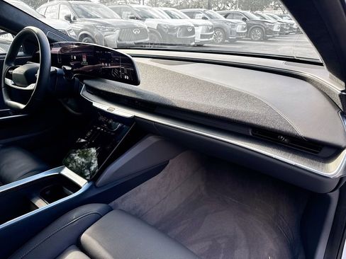 Used 2024 Lucid Air Touring image 31