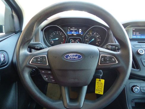 Used 2017 Ford Focus SE FWD image 24