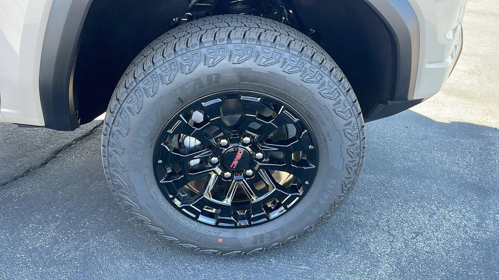 New 2026 GMC Canyon Elevation w/ Convenience Package RWD image 9