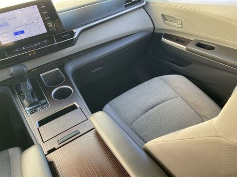 Used 2023 Toyota Sienna LE image 13