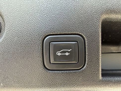 Used 2022 Chevrolet Equinox LT w/ Driver Convenience Package FWD image 42