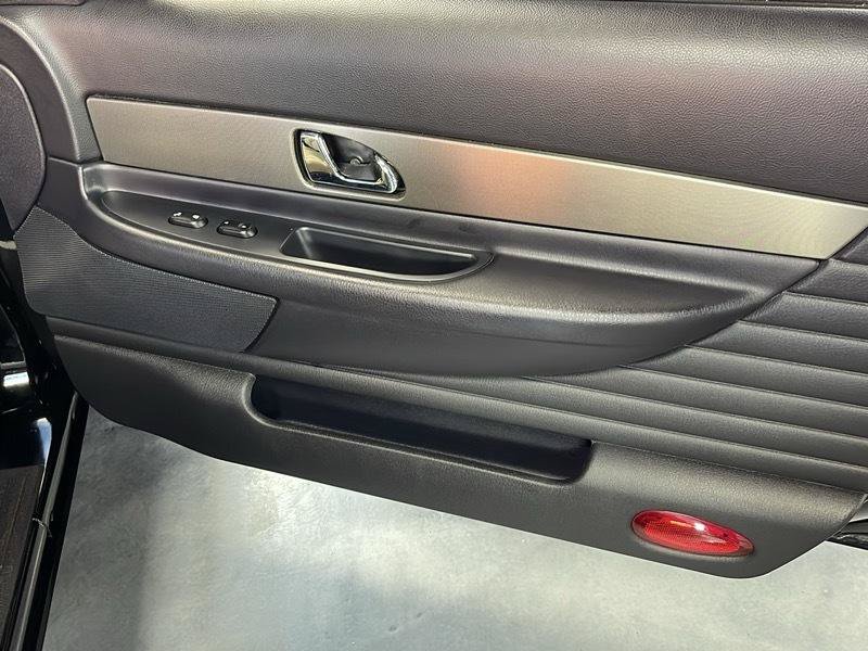 Used 2005 Ford Thunderbird RWD image 41