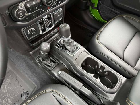 New 2025 Jeep Gladiator Sport image 21