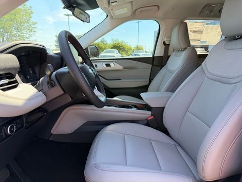 New 2026 Ford Explorer Active RWD image 19