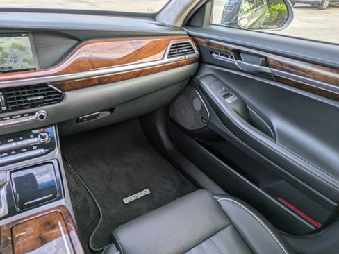 Used 2017 Genesis G90 3.3T Premium image 13