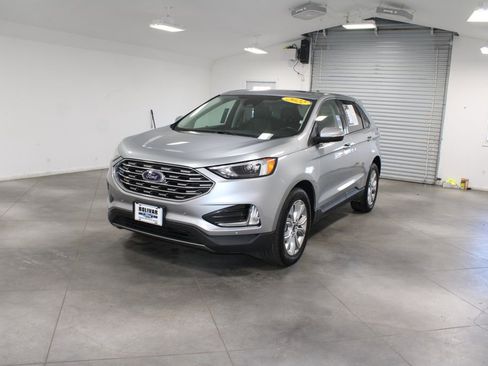 Used 2022 Ford Edge Titanium image 4