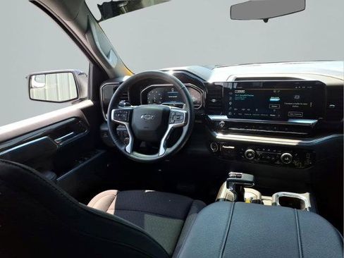 Used 2025 Chevrolet Silverado 1500 LT Trail Boss w/ Convenience Package II AWD/4WD image 9