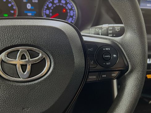 Used 2020 Toyota RAV4 XLE FWD image 20