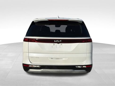 Used 2024 Kia Carnival EX FWD image 4