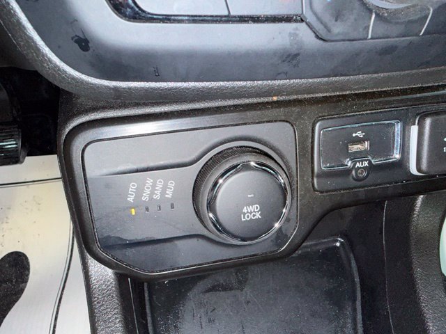 Used 2023 Jeep Renegade Latitude AWD/4WD image 24