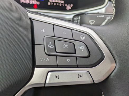 New 2026 Volkswagen Taos SE image 25