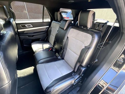 Used 2017 Ford Explorer XLT w/ Equipment Group 202A FWD image 24
