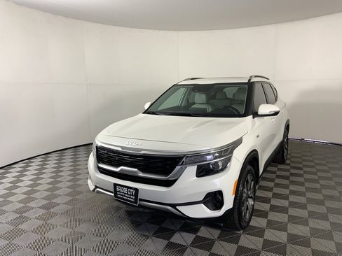 Used 2023 Kia Seltos EX image 5