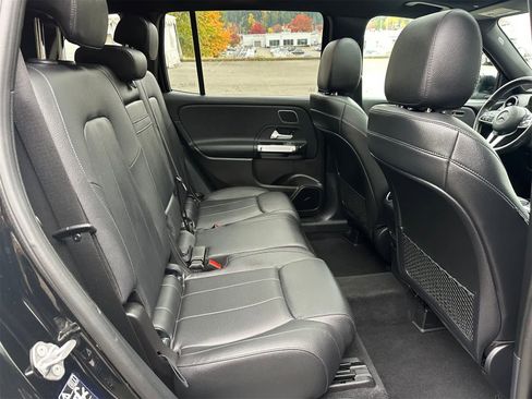 Used 2020 Mercedes-Benz GLB 250 4MATIC w/ Premium Package image 12