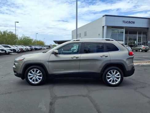 Used 2017 Jeep Cherokee Limited FWD image 14