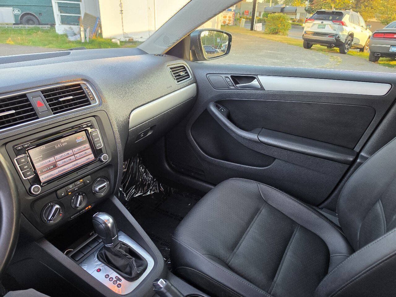Used 2013 Volkswagen Jetta SE FWD image 15