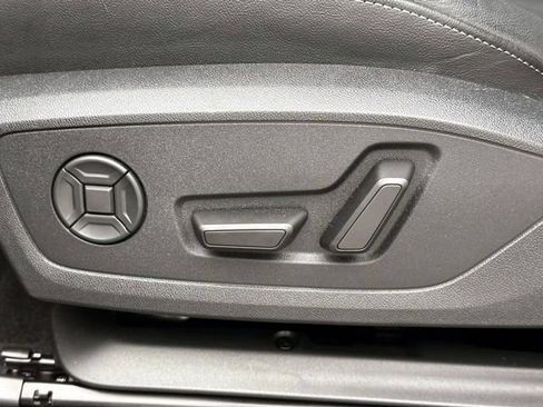 Used 2025 Audi Q4 e-tron Premium Plus w/ Premium Plus AWD/4WD image 21