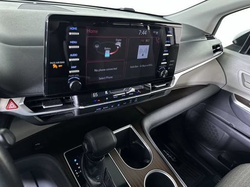 Used 2021 Toyota Sienna LE FWD image 13