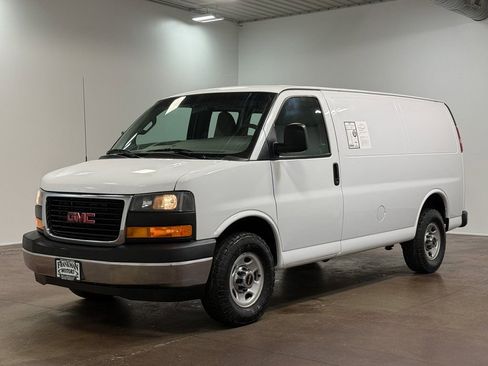 Used 2017 GMC Savana 2500 image 31
