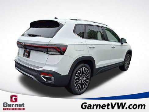 New 2025 Volkswagen Taos SE image 4