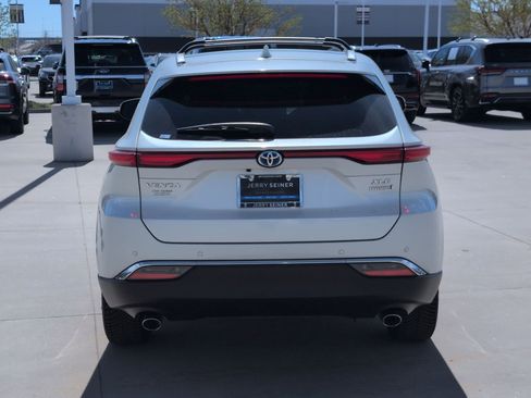 Used 2021 Toyota Venza XLE w/ Softex Package image 4