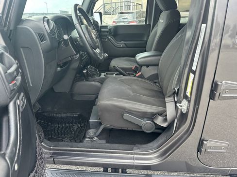 Used 2016 Jeep Wrangler Unlimited Sahara AWD/4WD image 9