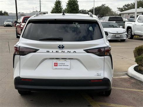 Certified 2024 Toyota Sienna XLE image 6