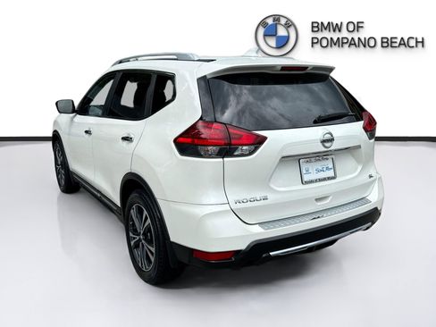 Used 2017 Nissan Rogue SL image 4