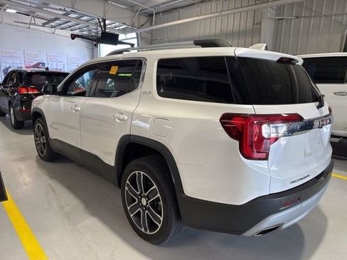 Used 2023 GMC Acadia SLT w/ Preferred Package FWD image 5