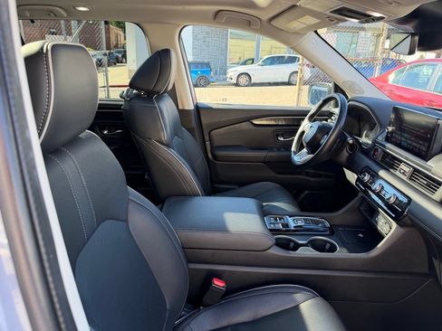 Used 2023 Honda Pilot Elite image 11