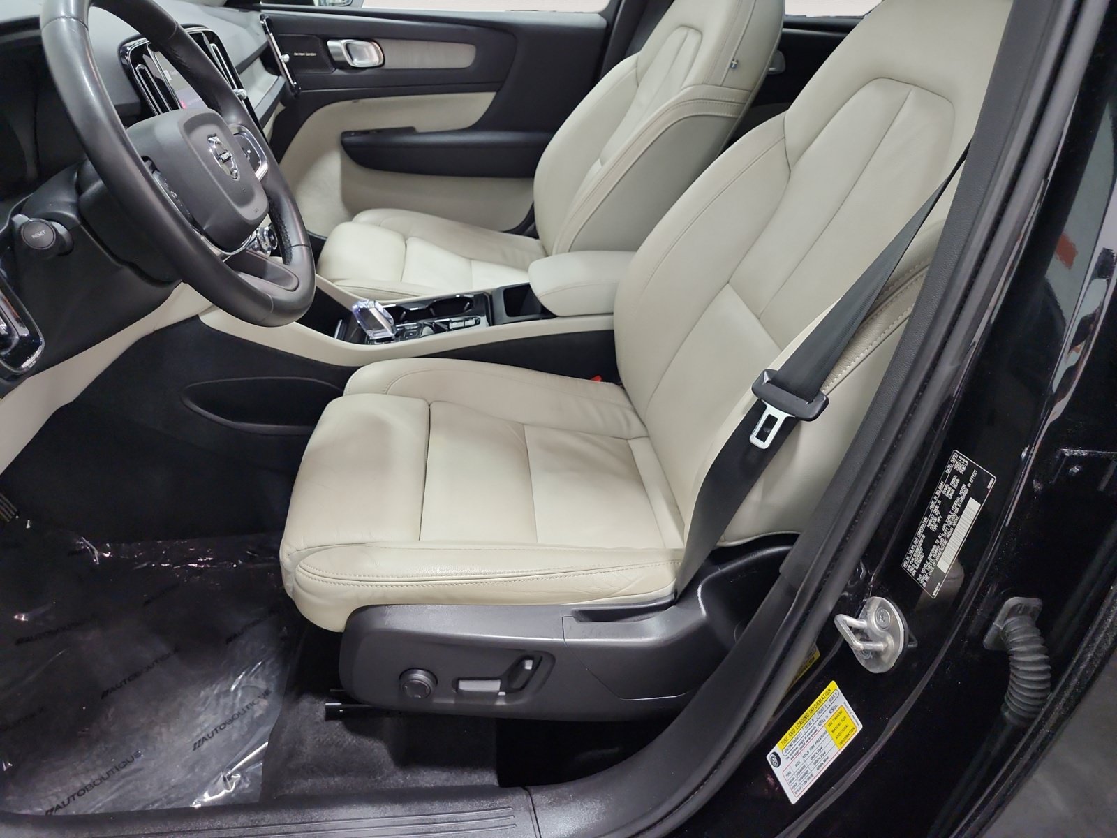 Used 2023 Volvo XC40 B5 Ultimate w/ Protection Package Premier AWD/4WD image 9