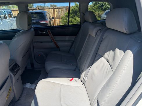 Used 2009 Toyota Highlander Limited w/ Extra Value Pkg 8 AWD/4WD image 17