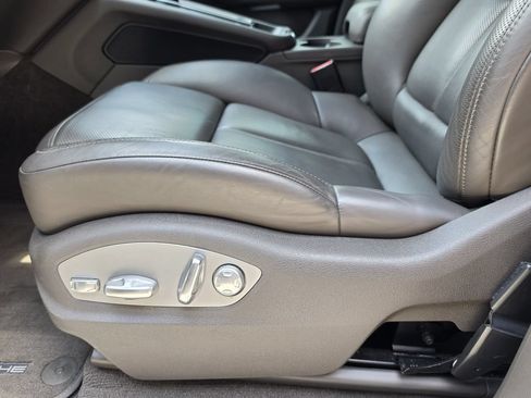 Certified 2023 Porsche Macan AWD/4WD image 12