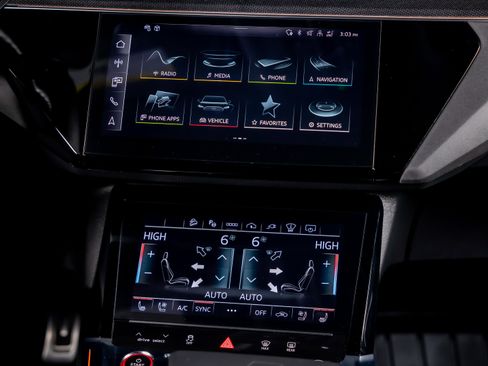 Used 2024 Audi Q8 e-tron Prestige image 21