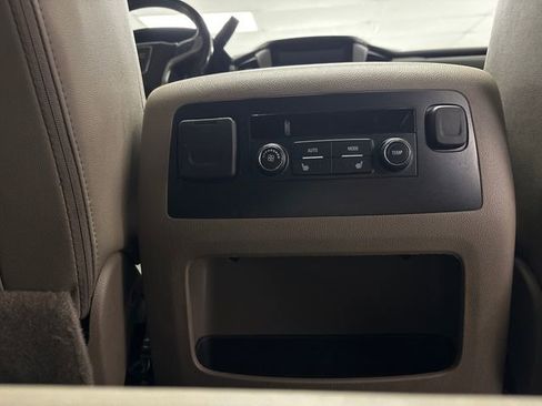 Used 2019 GMC Yukon SLT w/ Premium Edition image 28