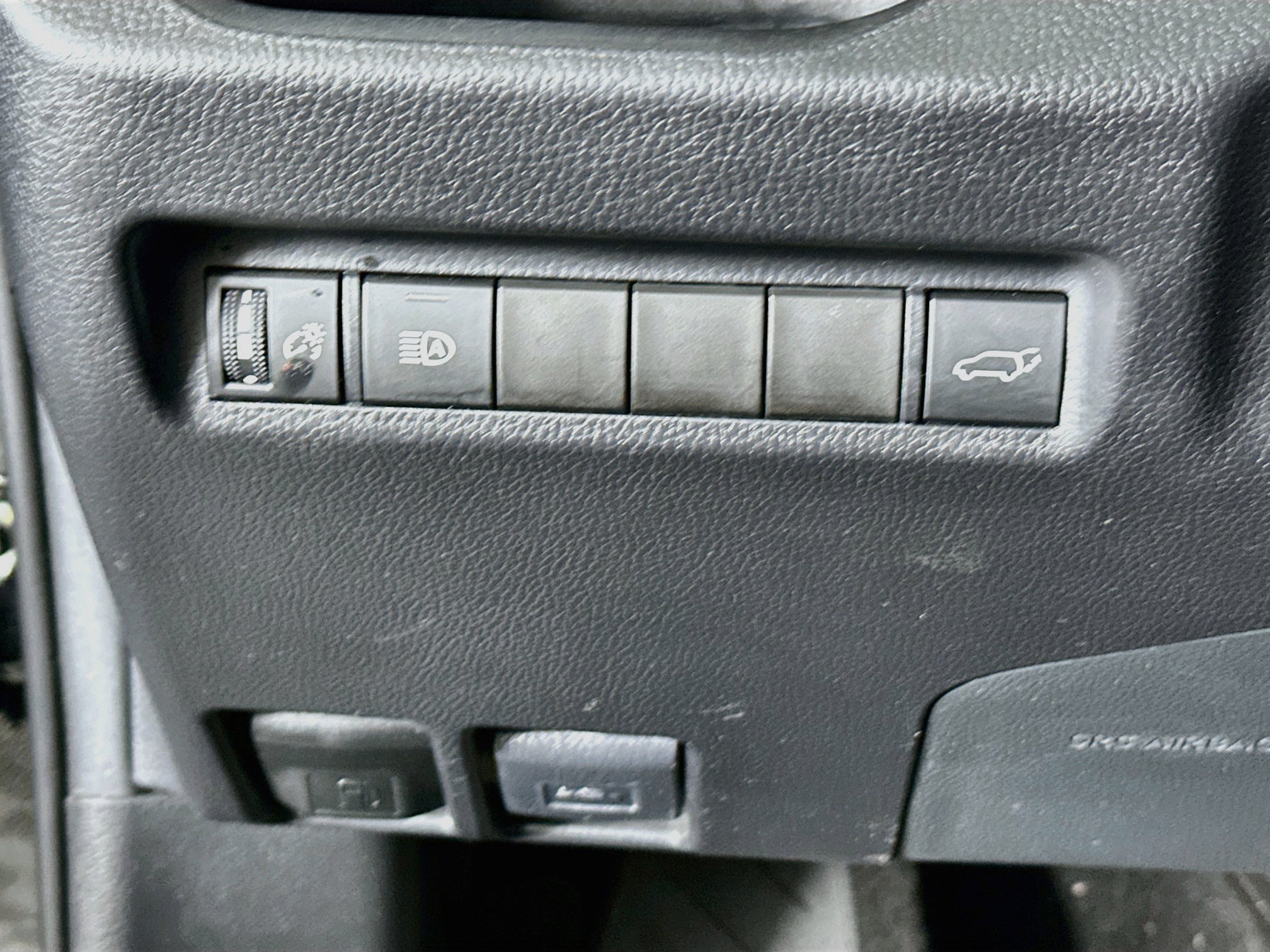 Used 2021 Toyota RAV4 XLE w/ Convenience Package FWD image 17