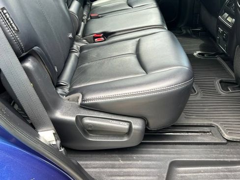 Used 2019 Nissan Pathfinder SL AWD/4WD image 32