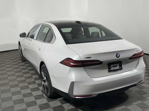 New 2026 BMW 530i xDrive w/ Premium Package image 3
