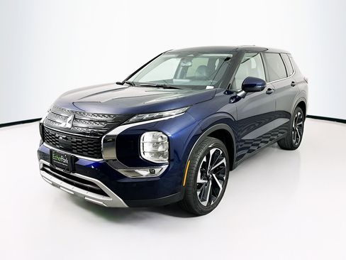 Used 2024 Mitsubishi Outlander SE image 3