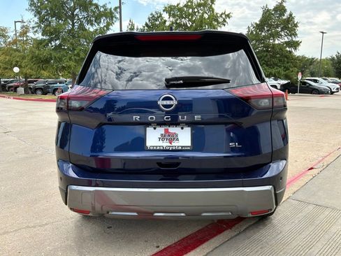 Used 2026 Nissan Rogue SL FWD image 7