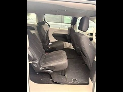 Used 2018 Chrysler Pacifica Touring Plus FWD image 4