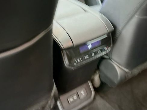 Used 2023 Toyota Highlander Limited image 26