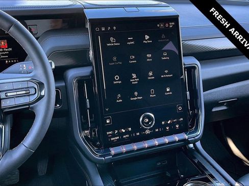 Used 2025 GMC Yukon AT4 w/ Premium Trailering Package image 9